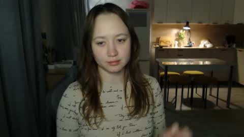 _lalune_ online show from March 9, 6:01 pm