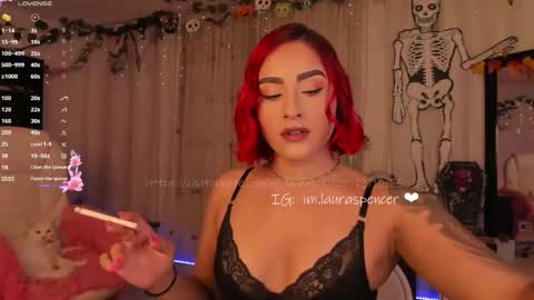 Snapshot of _lauraspencer_ chatting on October 19, 1:21 am Laura online show from October 19, 1:21 am
