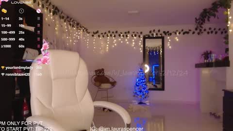 Snapshot of _lauraspencer_ chatting on December 3, 5:04 am Laura online show from December 3, 5:04 am