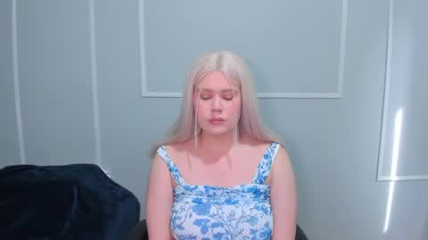Snapshot of _leana_oo chatting on September 23, 2:22 pm leana online show from September 23, 2:22 pm