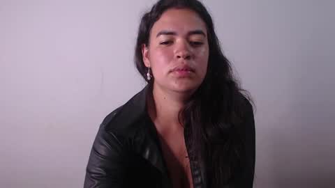 Leslie online show from May 3, 1:44 am
