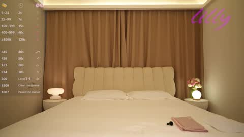 _lillilly_ online show from March 13, 4:27 am