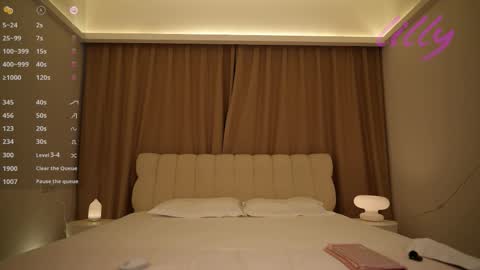 _lillilly_ online show from February 15, 4:59 am