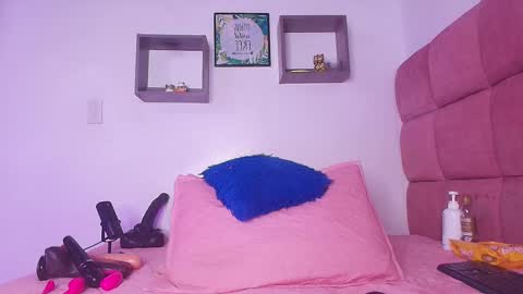 Snapshot of _lorrayne_ chatting on February 27, 12:01 pm Lorrayne online show from February 27, 12:01 pm