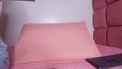 Snapshot of _lorrayne_ chatting on February 23, 12:05 pm Lorrayne online show from February 23, 12:05 pm