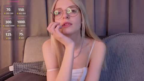 Snapshot of _luckybet_ chatting on October 7, 5:42 pm Monica online show from October 7, 5:42 pm