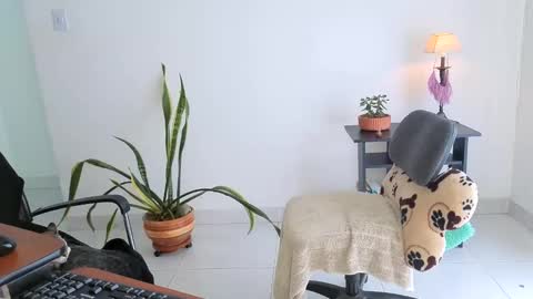 _lunablondie_ online show from April 14, 3:59 pm