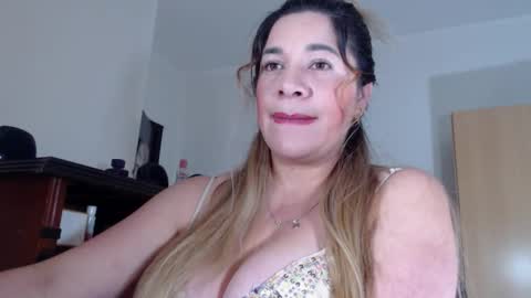 _lunagold_ online show from February 7, 2:09 pm