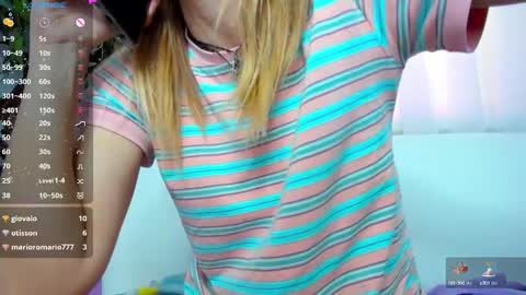 Snapshot of _mari_so chatting on February 27, 7:30 am Scarlett online show from February 27, 7:30 am