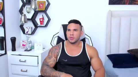 _matthew_santos_ online show from February 25, 10:31 pm