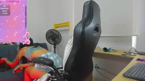 Snapshot of _megganjobs chatting on October 1, 6:40 pm Juli online show from October 1, 6:40 pm