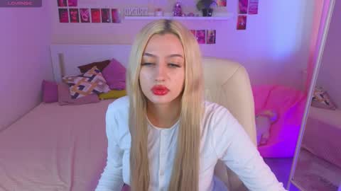 Snapshot of _melanykink chatting on September 28, 2:59 pm Melany online show from September 28, 2:59 pm