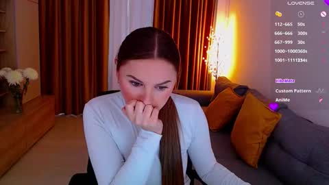 Mia online show from October 26, 11:33 am