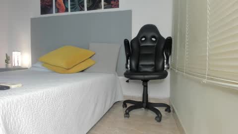 _molly_rosse_ online show from February 24, 11:46 am