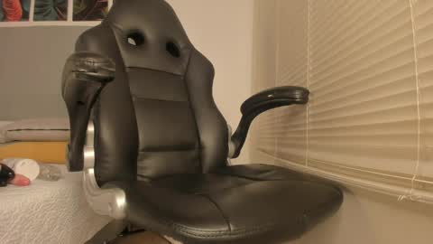 _molly_rosse_ online show from April 6, 12:28 pm