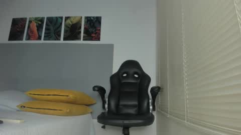 _molly_rosse_ online show from February 25, 12:09 pm