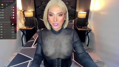 _natashacooper_ online show from June 7, 11:04 am