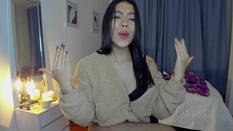 independent model natha online show from December 6, 8:32 am