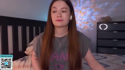 Snapshot of _nemalkovamia chatting on September 10, 1:34 pm Mia with a big heart online show from September 10, 1:34 pm