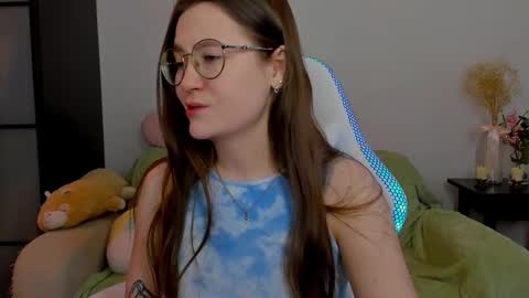 Snapshot of _nemalkovamia chatting on February 24, 5:11 am Mia with a big heart online show from February 24, 5:11 am