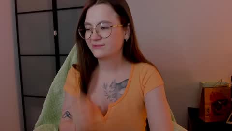 Snapshot of _nemalkovamia chatting on February 8, 3:30 am Mia with a big heart online show from February 8, 3:30 am