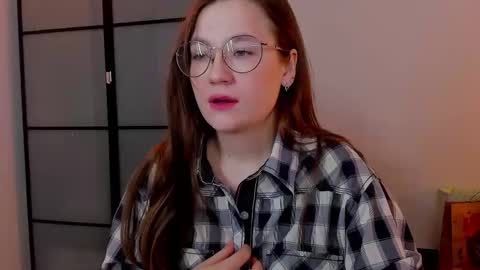 Snapshot of _nemalkovamia chatting on February 15, 3:20 am Mia with a big heart online show from February 15, 3:20 am