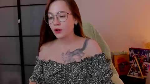Snapshot of _nemalkovamia chatting on February 13, 6:09 am Mia with a big heart online show from February 13, 6:09 am