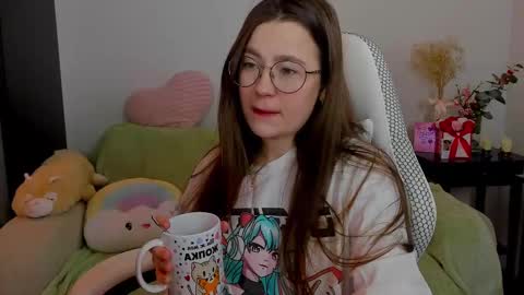 Snapshot of _nemalkovamia chatting on March 5, 2:57 am Mia with a big heart online show from March 5, 2:57 am