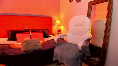 Snapshot of _nicoletteshea_ chatting on September 26, 10:18 pm _nicoletteshea_ online show from September 26, 10:18 pm