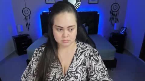 Olivia jones online show from November 17, 12:30 pm