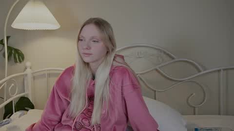 Snapshot of _penisflytrap_ chatting on September 27, 5:49 am Viktoria online show from September 27, 5:49 am