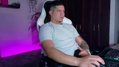 Snapshot of _robertobaggio chatting on October 5, 12:35 pm Roberto online show from October 5, 12:35 pm
