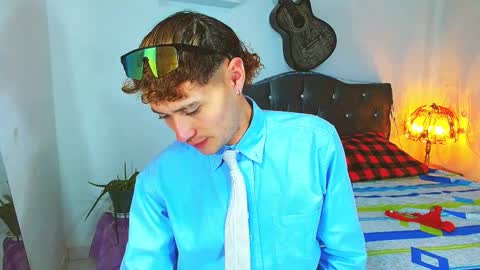 santi online show from March 24, 8:31 am