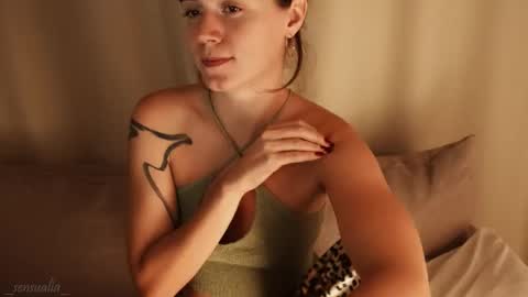 Snapshot of _sensualia_ chatting on September 27, 7:00 pm Lia online show from September 27, 7:00 pm