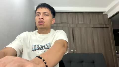 Juan Pablo-independent model online show from March 8, 3:32 am