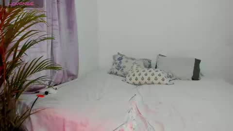 E T H A N      S T A R online show from March 8, 4:01 am