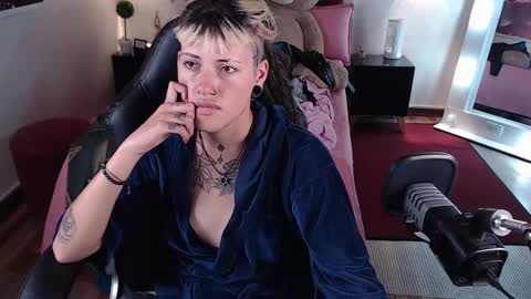 Snapshot of _sharlotte777 chatting on February 19, 5:16 pm _sharlotte777 online show from February 19, 5:16 pm