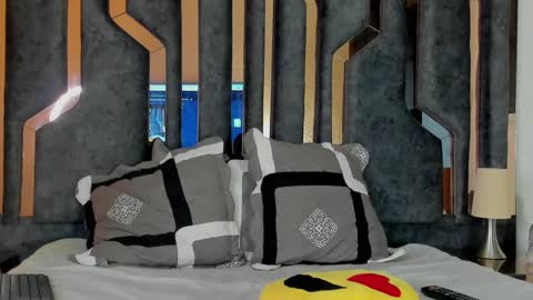 _silvia_vega_ online show from February 22, 8:20 pm