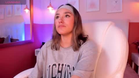 Sophie  online show from March 28, 8:10 pm