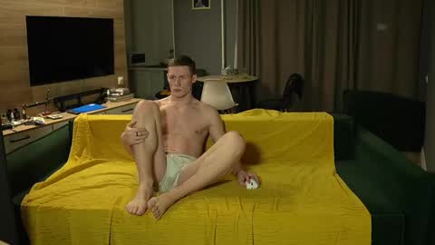 OLIVERpvt is open online show from December 23, 3:02 am