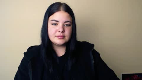 Snapshot of _trisha_li chatting on October 8, 10:43 am Trisha online show from October 8, 10:43 am
