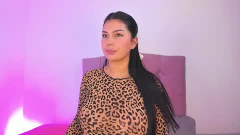 Snapshot of _valediaz__ chatting on October 4, 4:49 pm Vale online show from October 4, 4:49 pm