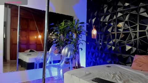 Snapshot of _valentina_69 chatting on January 24, 3:43 am _valentina_69 online show from January 24, 3:43 am