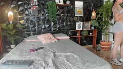 Snapshot of _valentina_69 chatting on September 19, 3:38 pm _valentina_69 online show from September 19, 3:38 pm