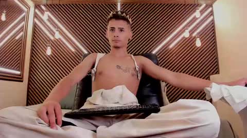  white fox  online show from February 11, 4:33 am