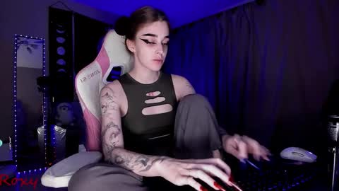 Snapshot of _yourwetdreams_ chatting on October 8, 2:19 am Roxy online show from October 8, 2:19 am