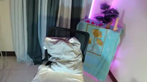 _zinnia143 online show from January 9, 3:39 pm