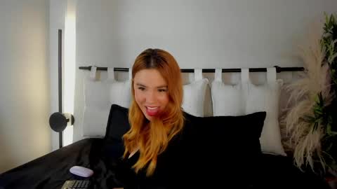 Zoe  online show from May 9, 1:06 pm