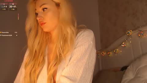 Snapshot of a1l3na_al3 chatting on February 25, 5:19 pm Alena online show from February 25, 5:19 pm