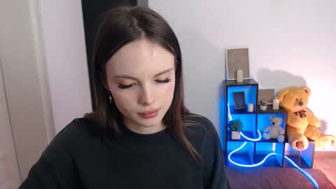 a_ariella_ online show from October 28, 2:07 pm